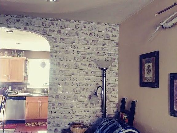 Wall section LR to kitchen