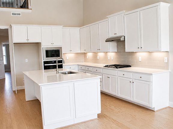 4th image of 1042 Tulloch Ct #213