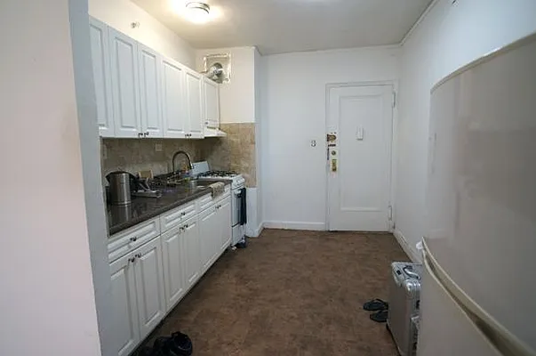 Rented by E Realty International Corp | media 2