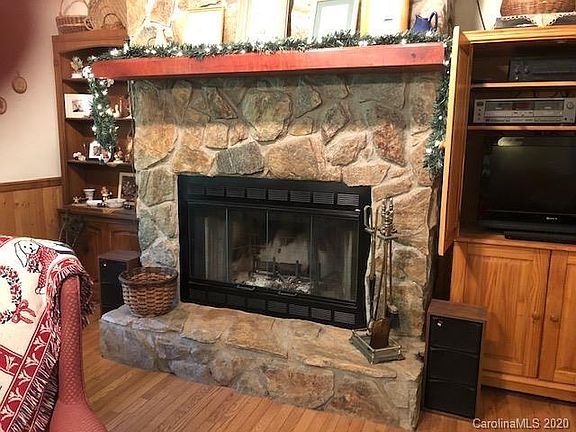 3rd image of 604 Doras Ln