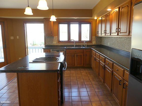4th image of 23-52 Broadview Dr