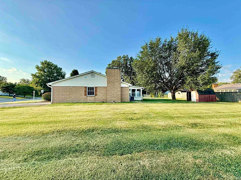404 S Hickory Dr — Photo 8