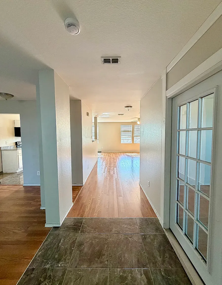 5 bed, 2.5 bath, 2989 sqft, $3,300 — Photo 2