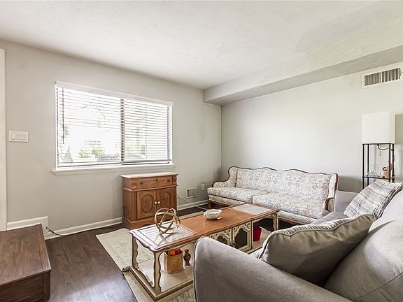 4th image of 644 Eastbrooke Ln
