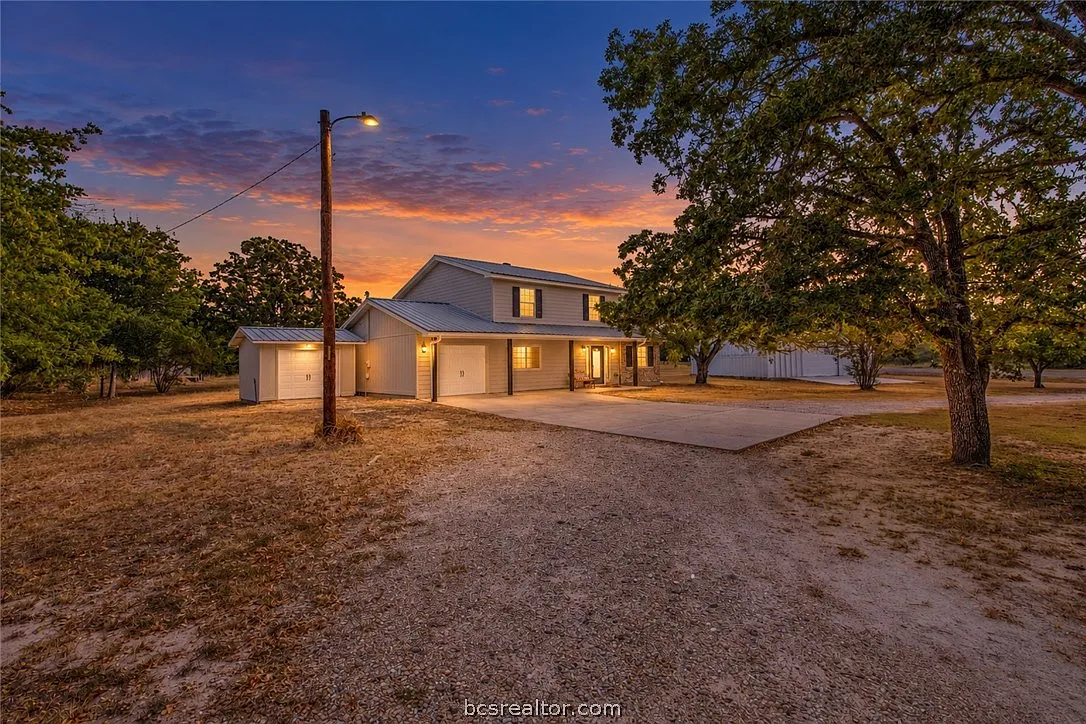 4 bed, 3.5 bath, 1904 sqft, $2,500 — Photo 1