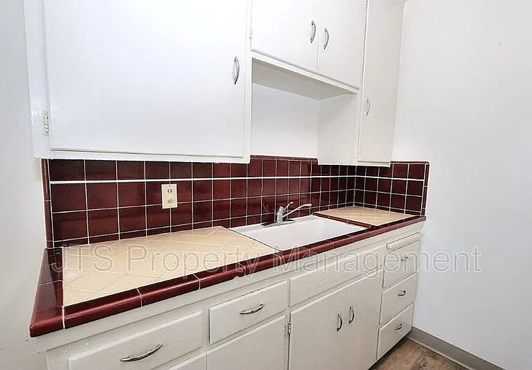 4439 V St #6 — Photo 13