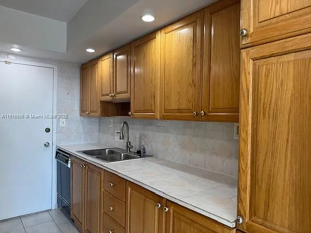 5401 Collins Ave #1512 — Photo 24
