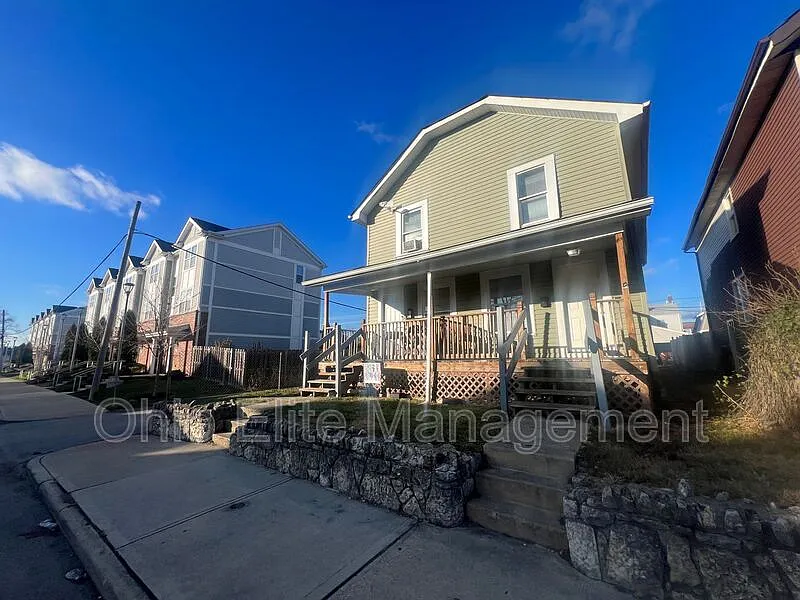 810 Reinhard Ave