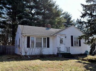 17 Cresant Dr, North Providence, RI 02904