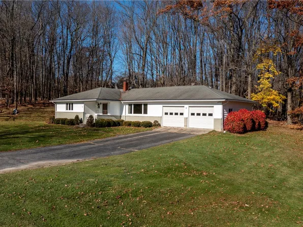 7 West Dr, Greenville, PA 16125