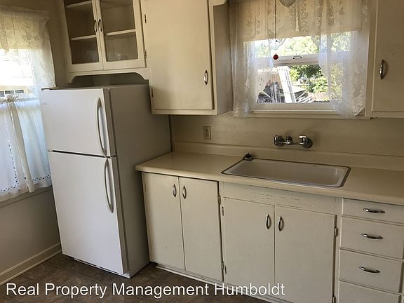 3rd image of 3543 Dolbeer St