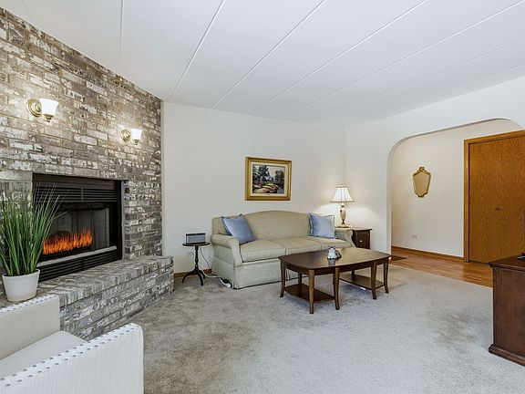 5th image of 15713 Old Orchard Ct Unit 1N