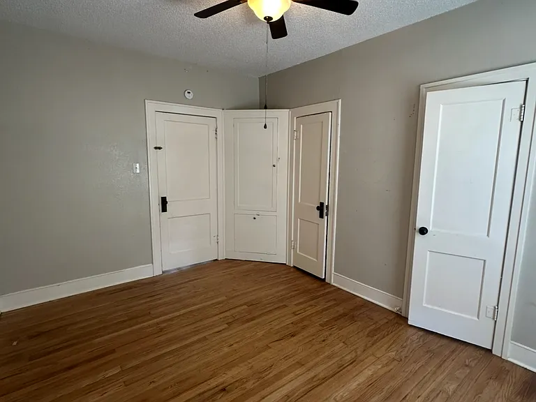 2406 W Lovers Ln — Photo 10