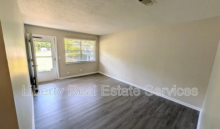 631 Fleming Rd — Photo 2