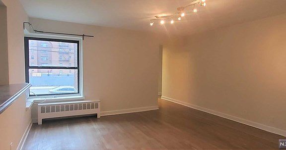 2nd image of 2339 Hudson Ter APT A4