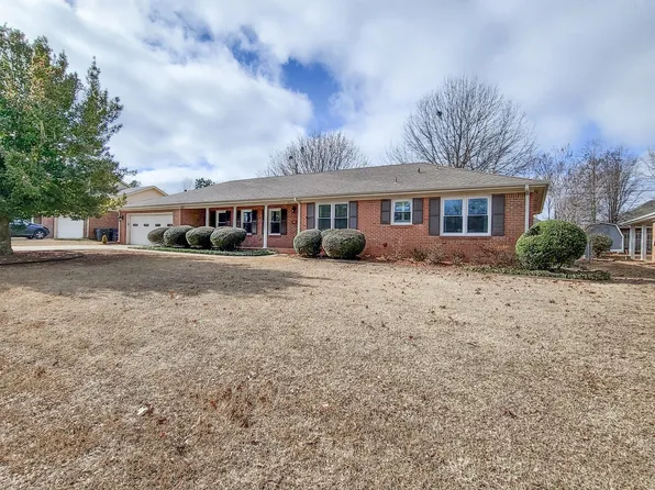 107 Shirley Dr, Florence, AL 35633