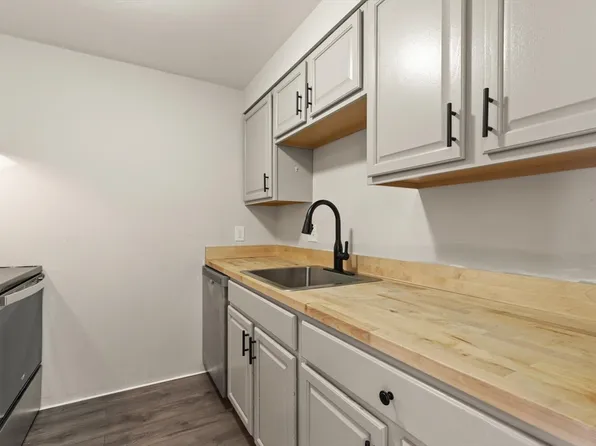 180 Main St APT 4201, Bridgewater, MA 02324