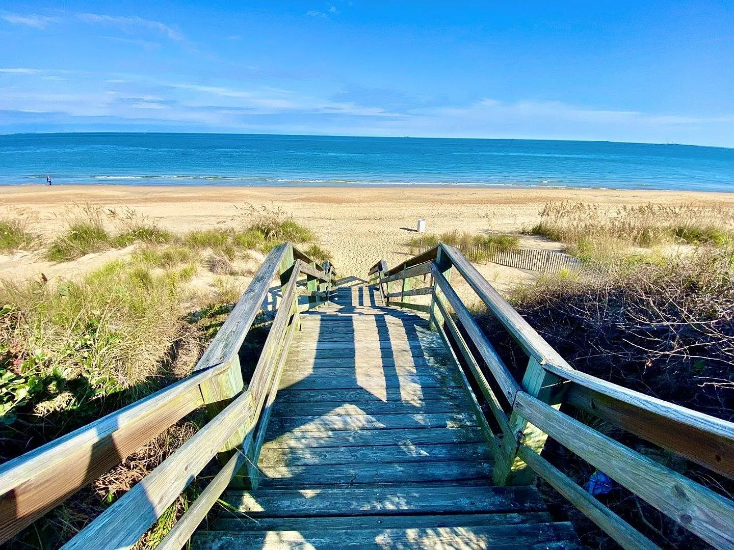 Cozy Cottage By The Sea! 3/2 Available 11-16-26! Pet Friendly - Fenced Backyard! — Photo 2