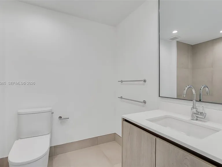 9221 E Bay Harbor Dr #511 — Photo 32