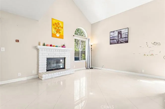 2 bed, 1123 sqft, $3,000 — Photo 2