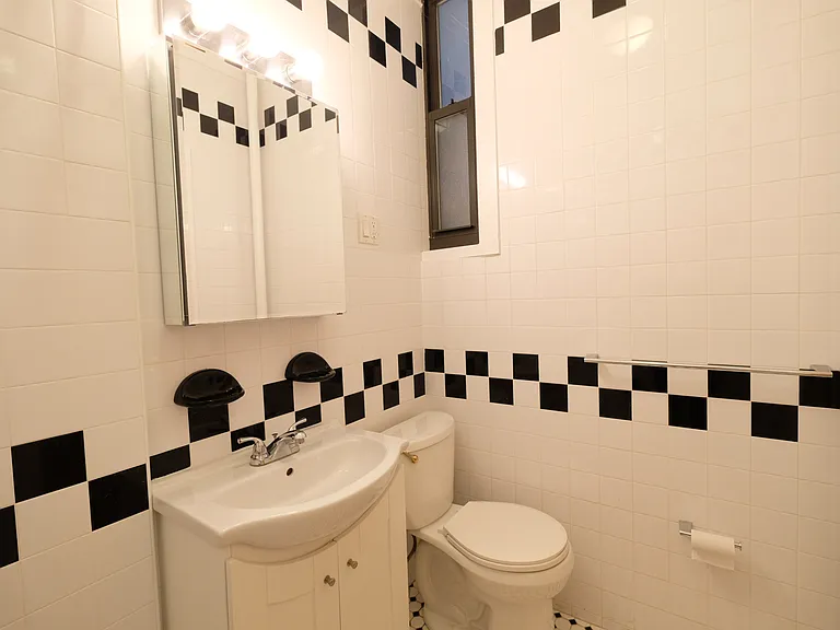 237 W 20th St #3B — Photo 9