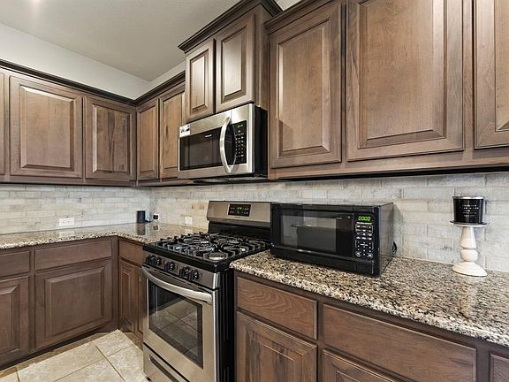 5th image of 1240 Rebecca Ln