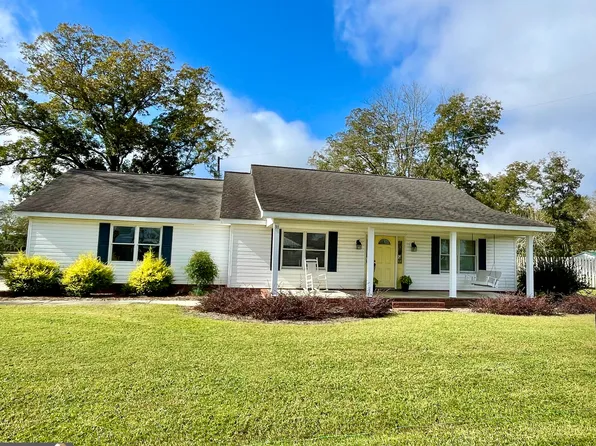31 Pine St, Glennville, GA 30427