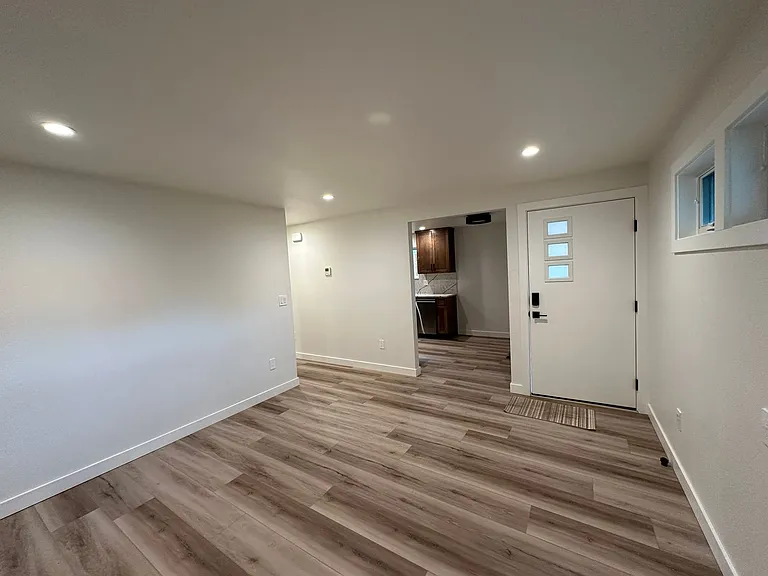 1019 Wilson St — Photo 4