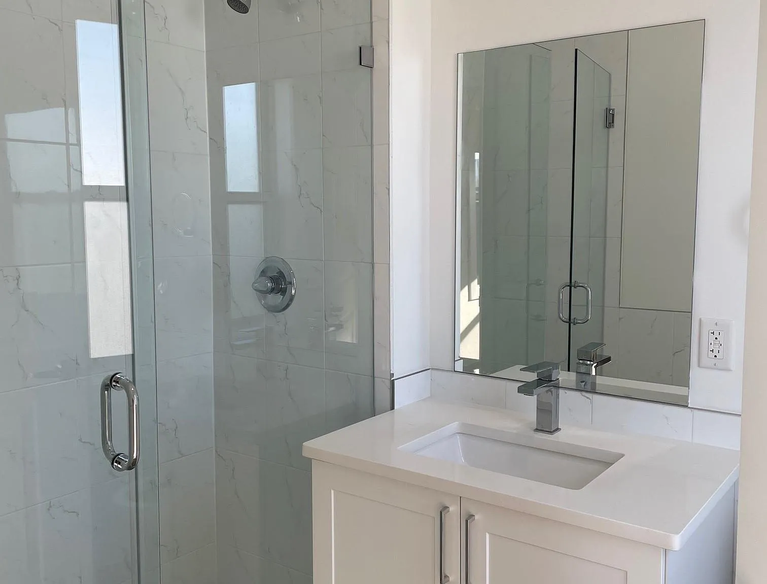 429 Bergen Ave — Photo 2