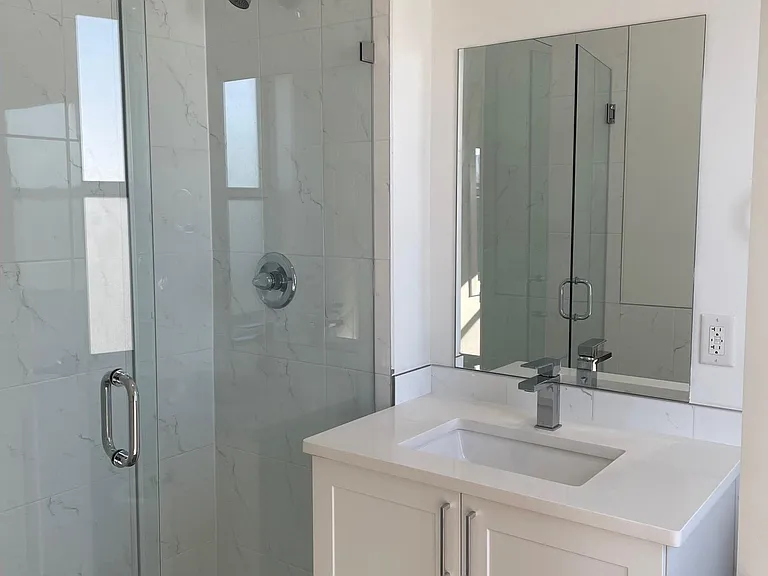 429 Bergen Ave — Photo 2