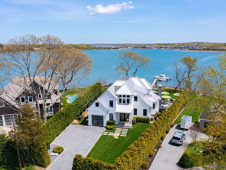 82 Harbor Dr — Photo 4