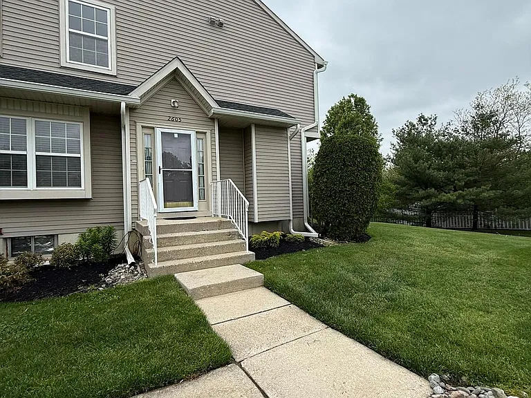 2605 Gramercy Way — Photo 2