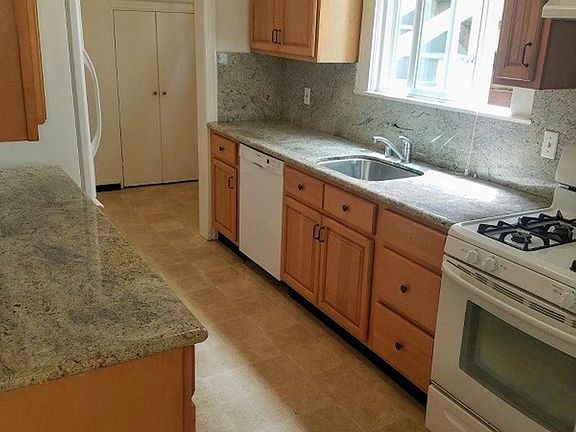 5th image of 3032 Steiner St