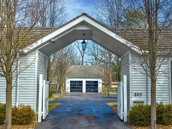 2nd image of 800 Glenview Rd