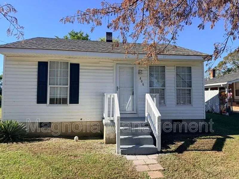806 East Ave