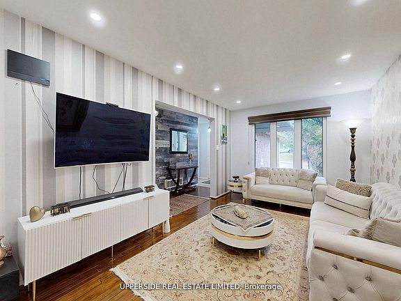 3rd image of 64 Colleen St