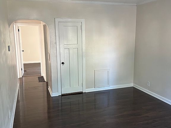 4th image of 321 Leland Ave