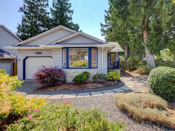 2193 Cardinal Pl, Comox, BC V9M 3G2