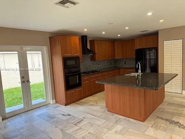 200 NE 44th St — Photo 5