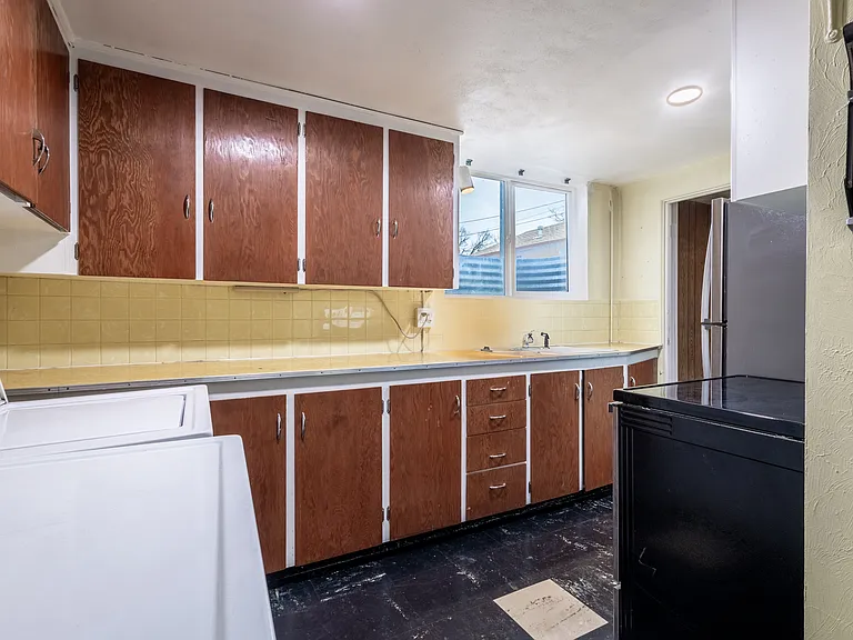 1124 E San Miguel St — Photo 34