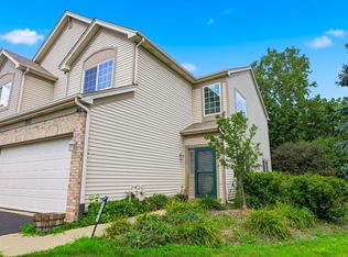 1061 Woodview Ct, Aurora, IL 60502