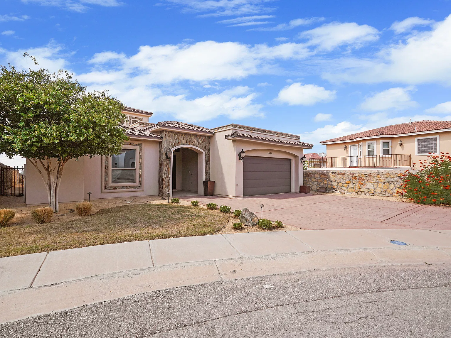 3 bed, 2489 sqft, $3,300 — Photo 1