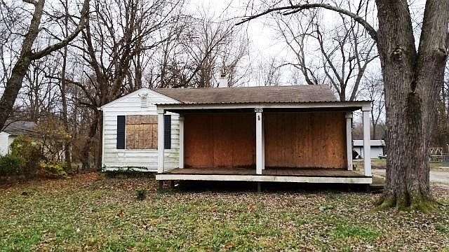 1st image of 2405 W 61st St