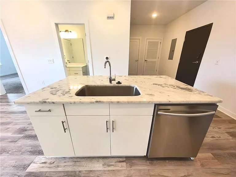 525 Parkway Dr #401 — Photo 6