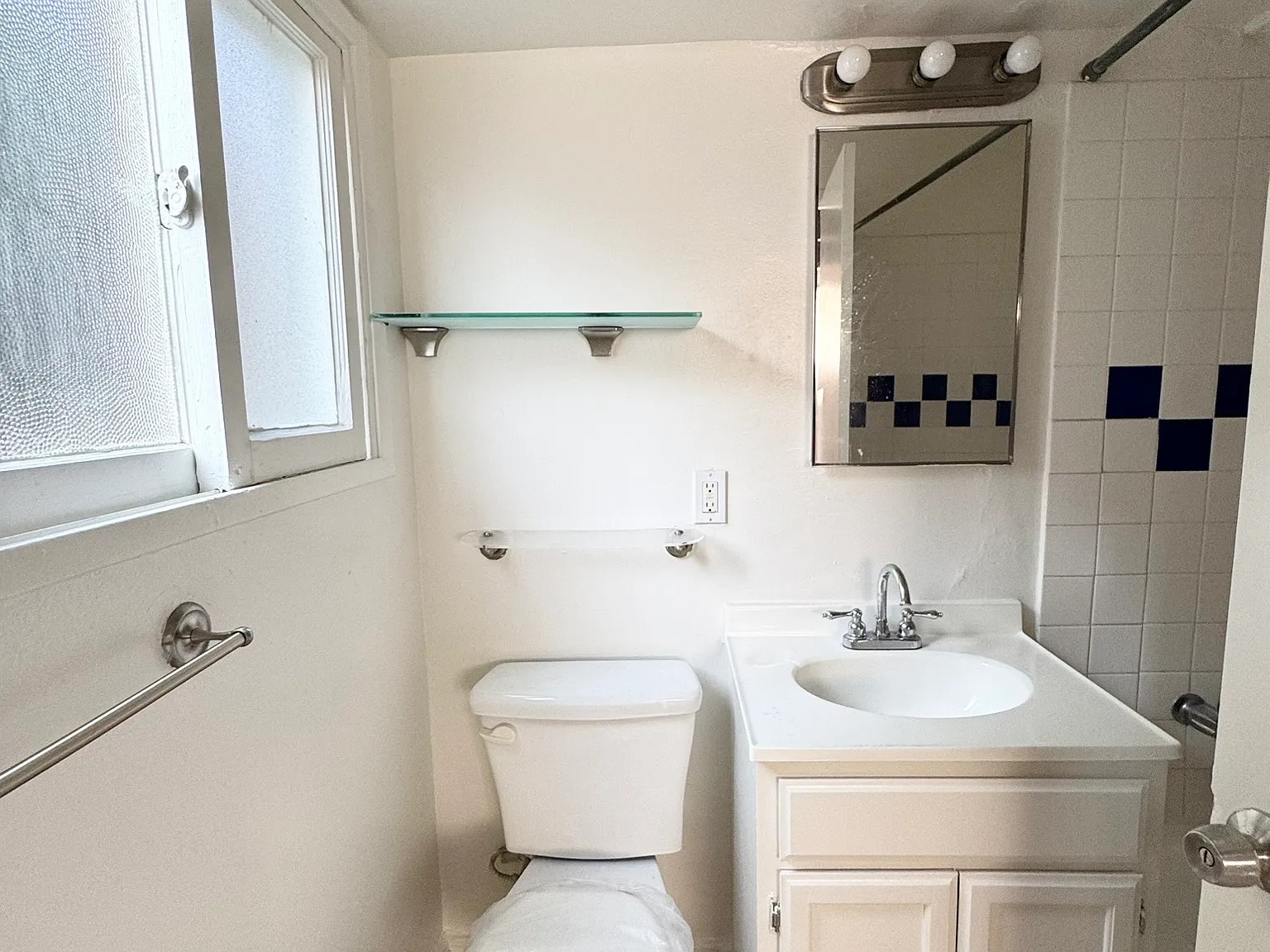 Studio, 400 sqft, $1,350 — Photo 3