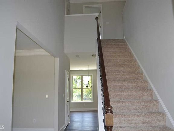 3rd image of 828 Holliman Cir #35