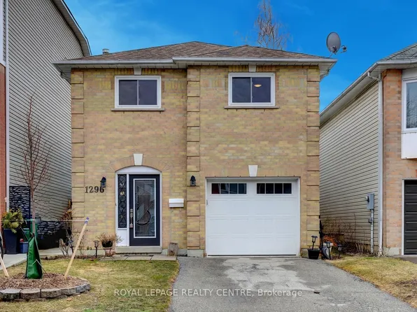 1296 Woodhill Ct, Mississauga, ON L5E 3H1