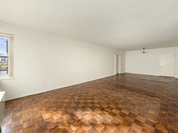 45 Sutton Place image 4 of 11