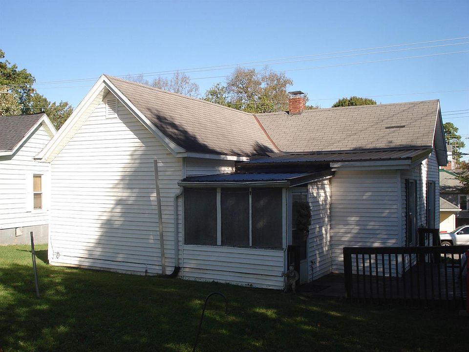 2nd image of 447 E Bridge St