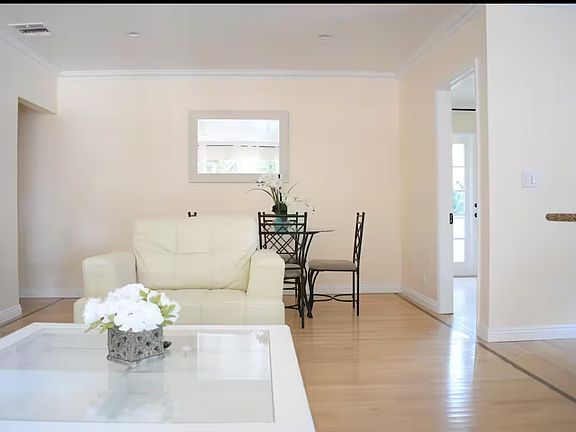 5th image of 1033 20th St Unit E